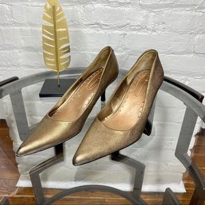 Nine & Company Gold Pointed Heels| Sz 6M
